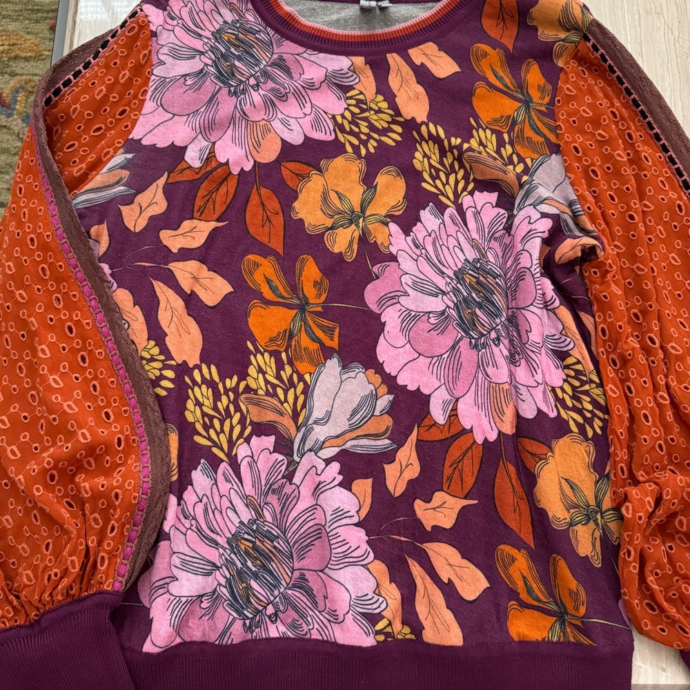 Fall ready! Super cute Anthropology top. Puffy long sleeves. Really comfortable!